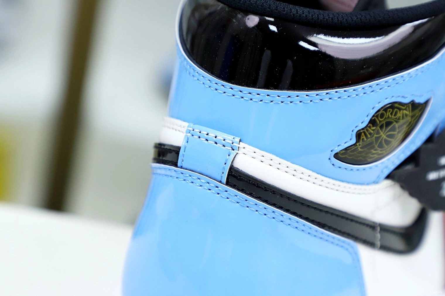 AIR 'FEARLESS' HIGH 1 OG RETRO JORDAN 0820